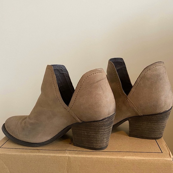 Steve Madden Adelphie Ankle Boot (size 6.5) - Picture 7 of 10